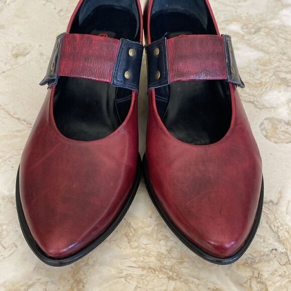 Everybody by BZ Moda Retro Leather Pumps - Picture 10 of 14